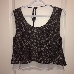 3/$15 Cute Flower Patterned Top 🌺🌺